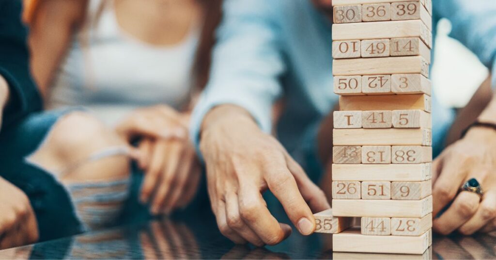 5 giochi divertenti da fare con la birra (ma solo se sei maggiorenne)